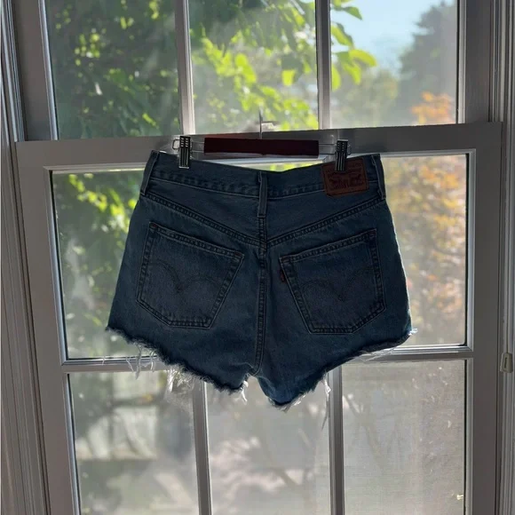 Levi's Blue Jean Shorts High-Waisted Distressed - Picture 2 of 7